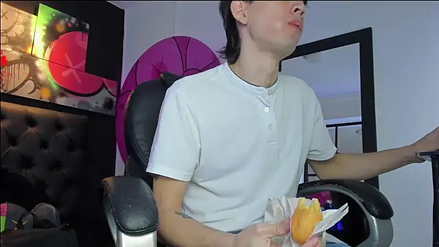 Santi delacruz online show from 03-11-25, 03:23