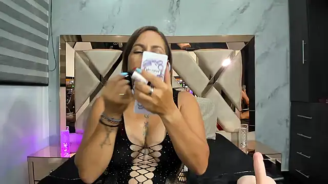 Snapshot of Susy_wisee chatting on 02-13-25, 06:41 Susy wisee online show from 02-13-25, 06:41