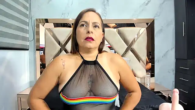 Snapshot of Susy_wisee chatting on 02-16-25, 03:04 Susy wisee online show from 02-16-25, 03:04