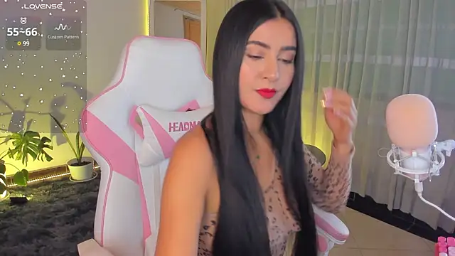 Snapshot of Violetta_kim1 chatting on 01-10-25, 12:49 Violetta kim1 online show from 01-10-25, 12:49