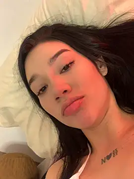 Snapshot of Ambar_R0SSE chatting on 02-17-25, 02:53 Ambar R0SSE online show from 02-17-25, 02:53