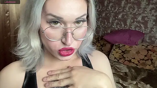 Snapshot of SweetBubbleQueen chatting on 08-01-26, 02:16 SweetBubbleQueen online show from 08-01-26, 02:16