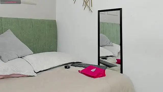 Sussanewolf online show from 10-26-25, 01:17