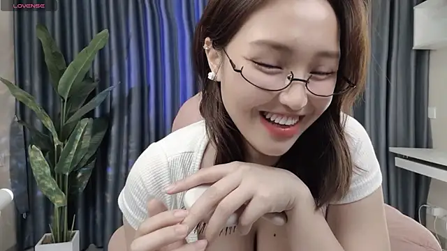 Snapshot of Cothy_Ti chatting on 01-07-25, 01:03 Cothy Ti online show from 01-07-25, 01:03