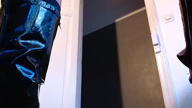 Snapshot of rustoff@xh chatting on 10-31-25, 06:09 rustoffxh online show from 10-31-25, 06:09