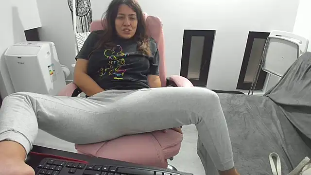 Dyana Kaylinn online show from 09-11-25, 03:50