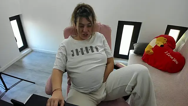 Dyana Kaylinn online show from 04-24-26, 04:59