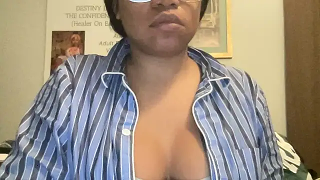 MommyConfident online show from 05-09-26, 10:37