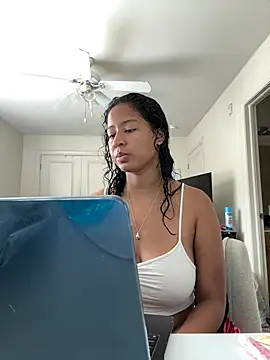 Snapshot of VanessaBling chatting on 06-26-26, 02:43 VanessaBling online show from 06-26-26, 02:43