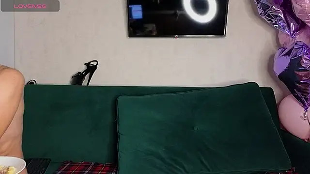 Snapshot of FoxLoveBasik chatting on 12-14-24, 06:35 FoxLoveBasik online show from 12-14-24, 06:35