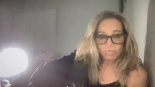 Snapshot of ALEXADANIELLE chatting on 02-27-25, 01:16 ALEXADANIELLE online show from 02-27-25, 01:16