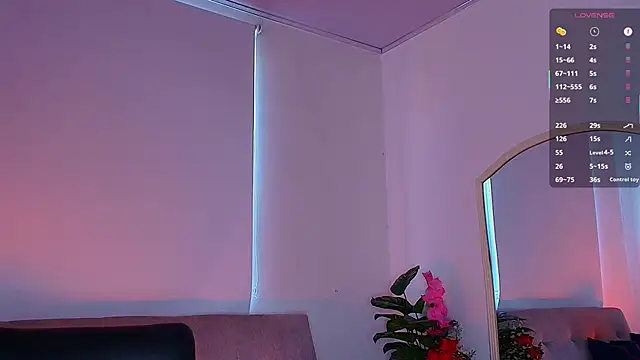 Snapshot of Valengarcia_ chatting on 02-19-26, 10:17 Valengarcia online show from 02-19-26, 10:17