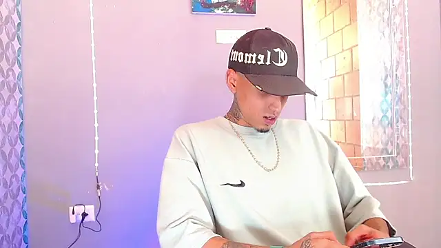 Liam lee online show from 06-17-26, 08:54