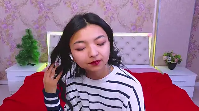 Shy Kira online show from 12-17-24, 12:33