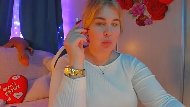 CoraSwon online show from 02-09-25, 01:14