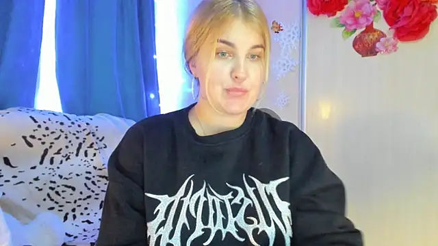 CoraSwon online show from 02-10-25, 01:44