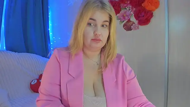 CoraSwon online show from 02-11-25, 07:16