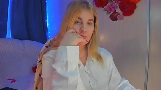 CoraSwon online show from 02-11-25, 10:28