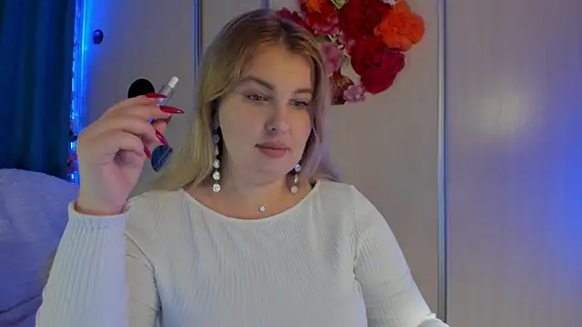 CoraSwon online show from 09-21-25, 06:20