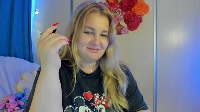 CoraSwon online show from 09-24-25, 06:17