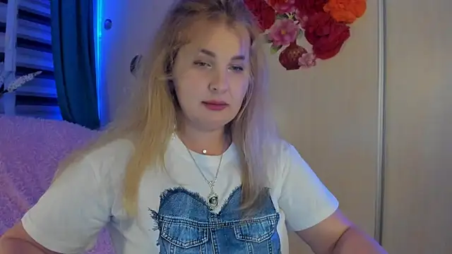 CoraSwon online show from 09-28-25, 04:45