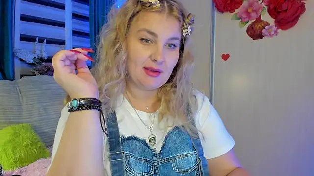 CoraSwon online show from 09-30-25, 06:57