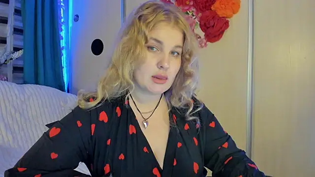 CoraSwon online show from 10-10-25, 06:40