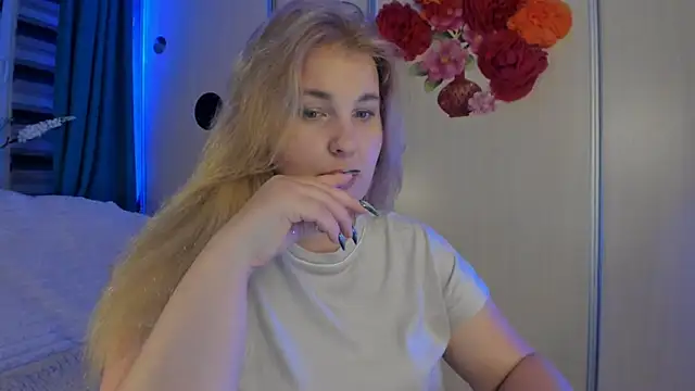 CoraSwon online show from 10-14-25, 05:47