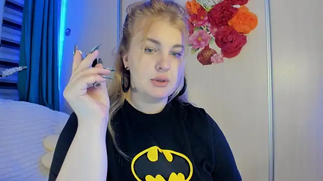 CoraSwon online show from 10-15-25, 08:42