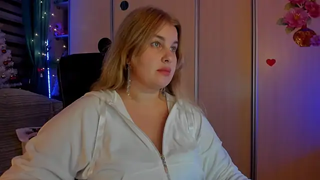 CoraSwon online show from 12-22-25, 09:12