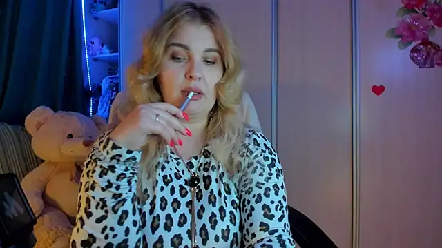 CoraSwon online show from 03-19-26, 03:05