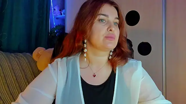 CoraSwon online show from 04-29-26, 05:22