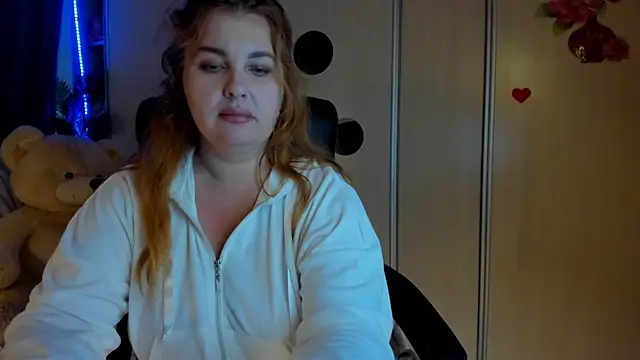 CoraSwon online show from 06-06-26, 04:23