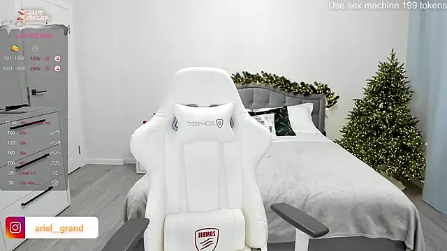 Snapshot of ariel_grand chatting on 01-06-25, 04:04 ariel grand online show from 01-06-25, 04:04