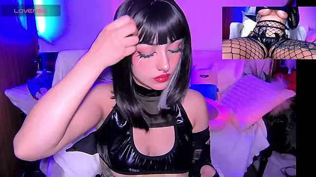 Snapshot of HollyDominic chatting on 11-13-25, 10:25 HollyDominic online show from 11-13-25, 10:25