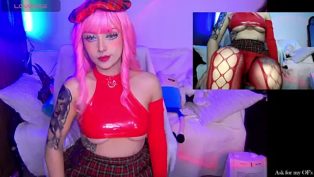 Snapshot of HollyDominic chatting on 12-02-25, 04:46 HollyDominic online show from 12-02-25, 04:46