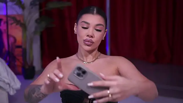 NatyDesiree online show from 12-22-25, 07:44