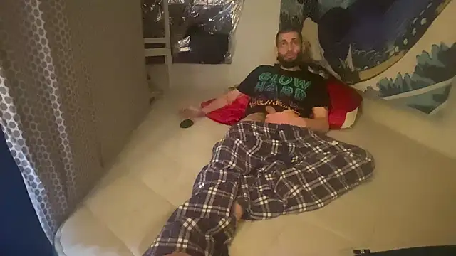 Snapshot of pantslesstraveler_plt chatting on 01-15-26, 10:57 pantslesstraveler plt online show from 01-15-26, 10:57