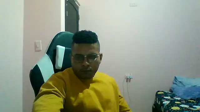 SaucyAffair0 online show from 06-25-26, 11:53