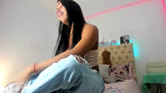 Snapshot of shantallhotxx chatting on 10-10-25, 01:48 shantallhotxx online show from 10-10-25, 01:48
