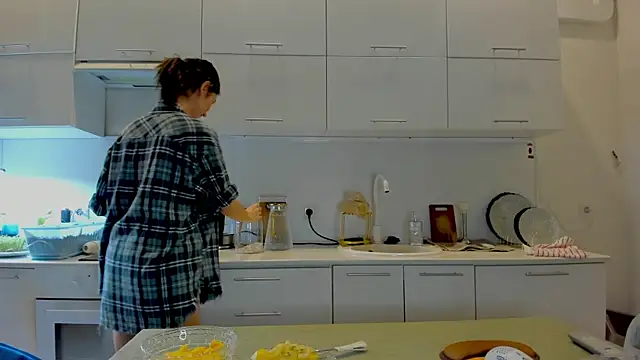 crystalnut online show from 12-04-25, 03:27