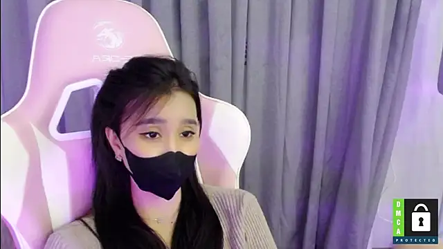 Snapshot of San___San chatting on 02-05-25, 06:13 San San online show from 02-05-25, 06:13