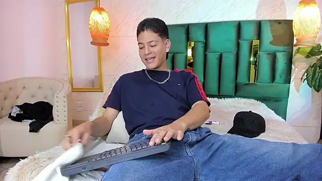 Levy Steve online show from 11-30-25, 04:38