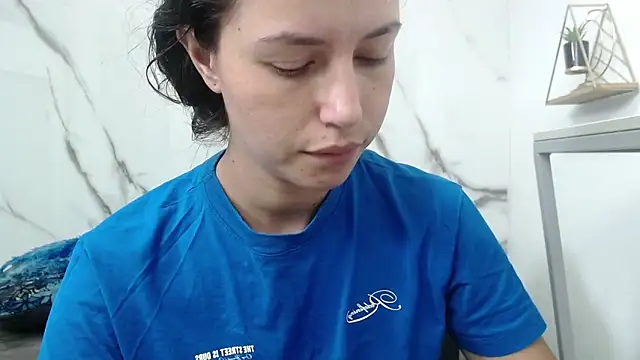 Lindsey8 online show from 05-18-26, 02:01