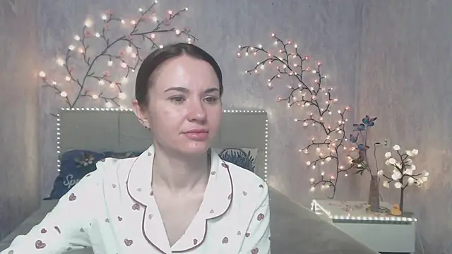 KaraCriegs online show from 04-28-26, 02:27
