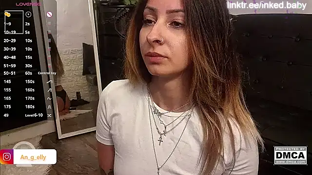 Snapshot of An_g_elly chatting on 09-10-25, 10:21 An g elly online show from 09-10-25, 10:21