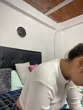 Iris love18 online show from 02-17-25, 01:21