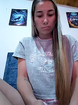 Snapshot of Iris_love18 chatting on 06-19-26, 01:48 Iris love18 online show from 06-19-26, 01:48
