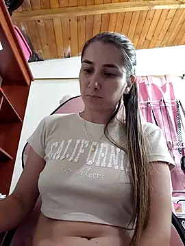 Snapshot of Iris_love18 chatting on 06-27-26, 01:43 Iris love18 online show from 06-27-26, 01:43