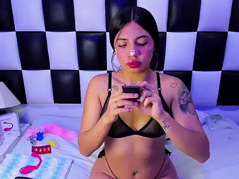 arianaa tompsoon online show from 10-30-25, 02:24